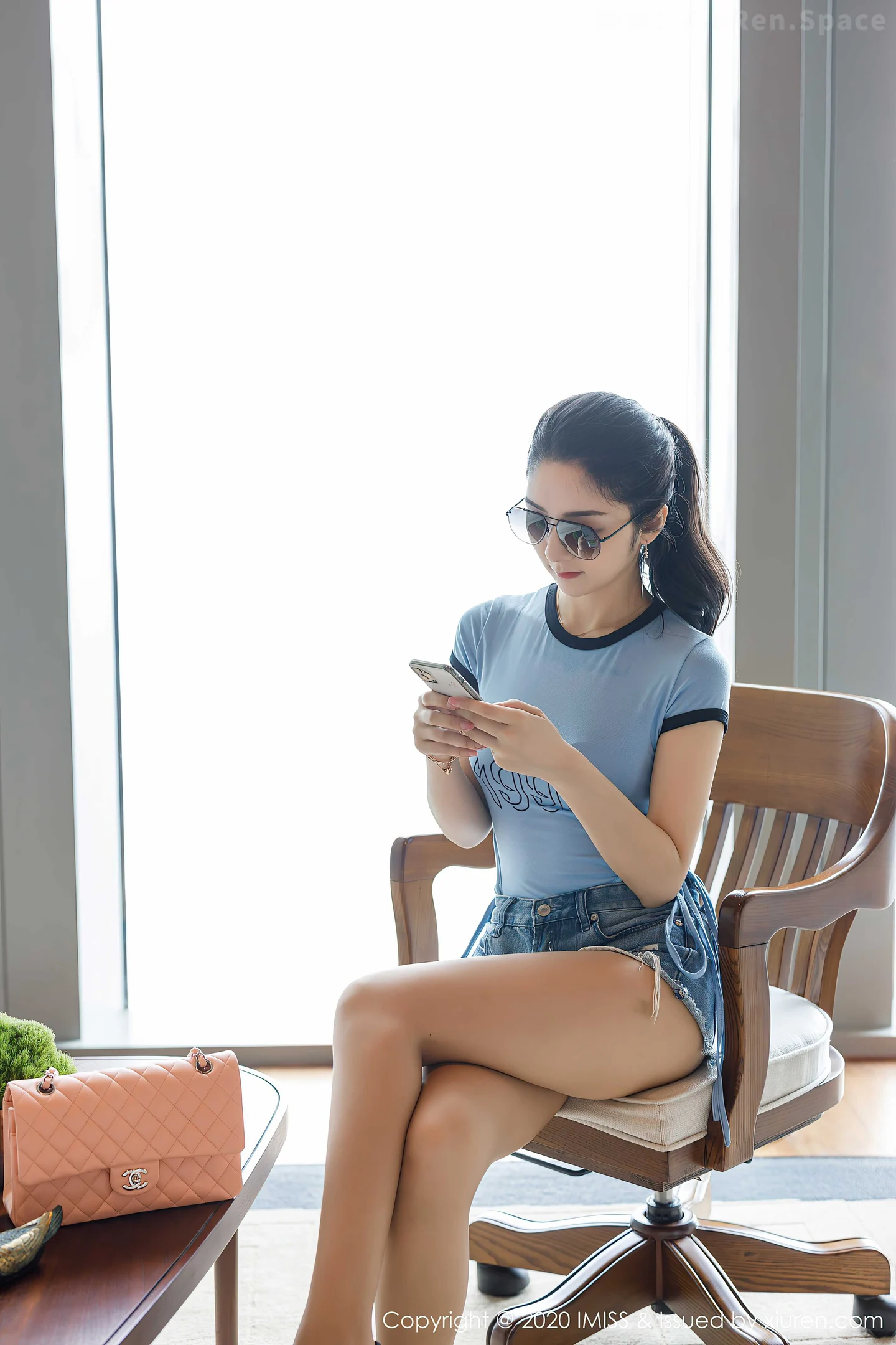 图片[3]-[IMISS爱蜜社]Vol.489 嫩模Angela小热巴脱牛仔裤露高叉连体衣肉丝裤袜诱惑写真108P-秀人网官方网站